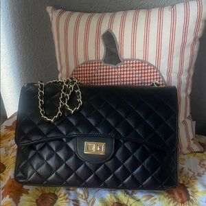 Chic Black Quilted Shoulder Bag with Chain Strap